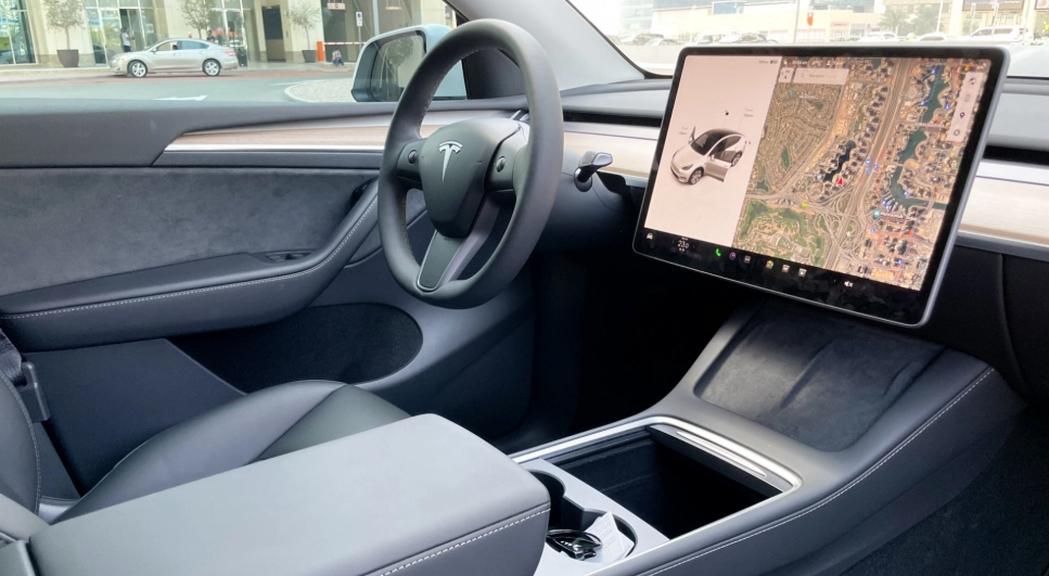 Detail Picture Tesla Model Y Long Range 2022 - Rent in Dubai