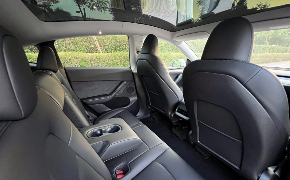 Detail Picture Tesla Model Y Long Range 2023-2024 - Rent in Dubai