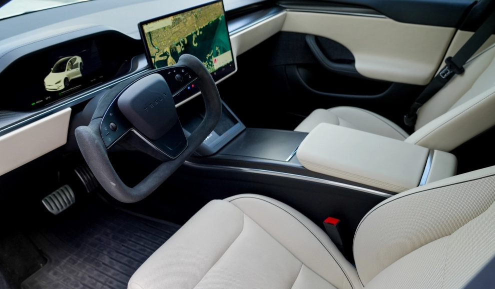 Detail Picture Tesla Model S Plaid 2021 - Rent in Dubai